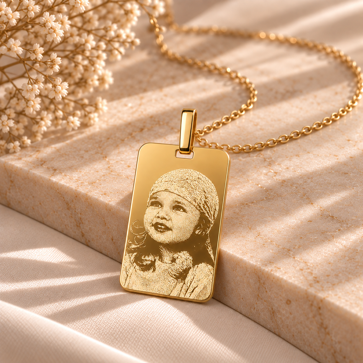 KINLORE PO11 personalised gold rectangular photo pendant with chain