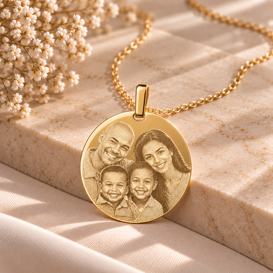 KINLORE PO12 personalised gold family portrait pendant with chain