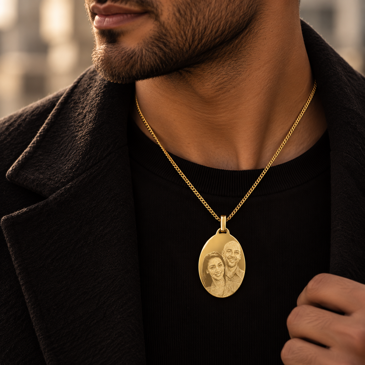 KINLORE PO9 personalised 18ct gold plated oval photo pendant worn by man
