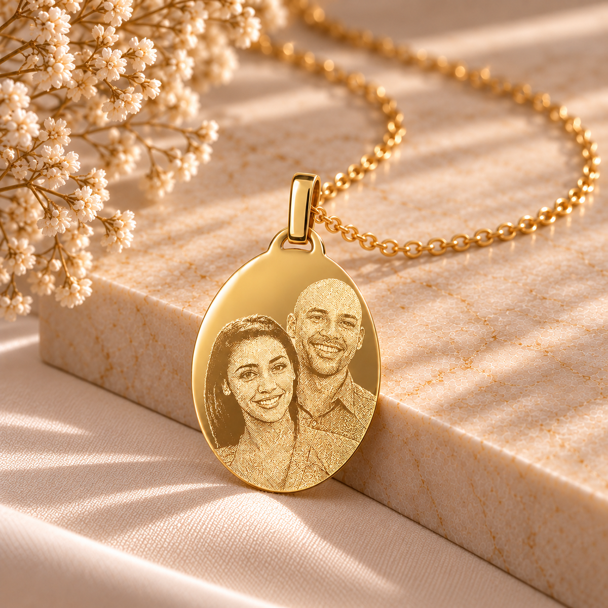 KINLORE PO9 personalised gold oval photo pendant with chain